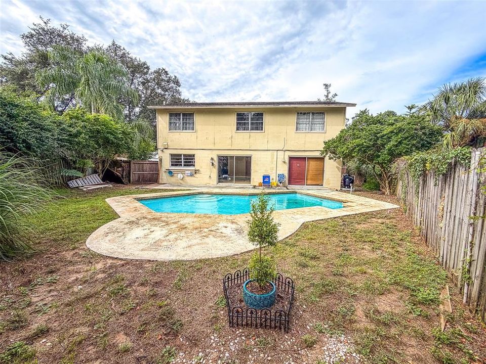 En Venta: $419,000 (4 camas, 2 baños, 1969 Pies cuadrados)