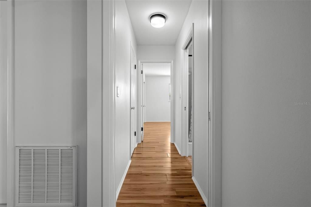 Activo con contrato: $299,999 (2 camas, 2 baños, 1221 Pies cuadrados)