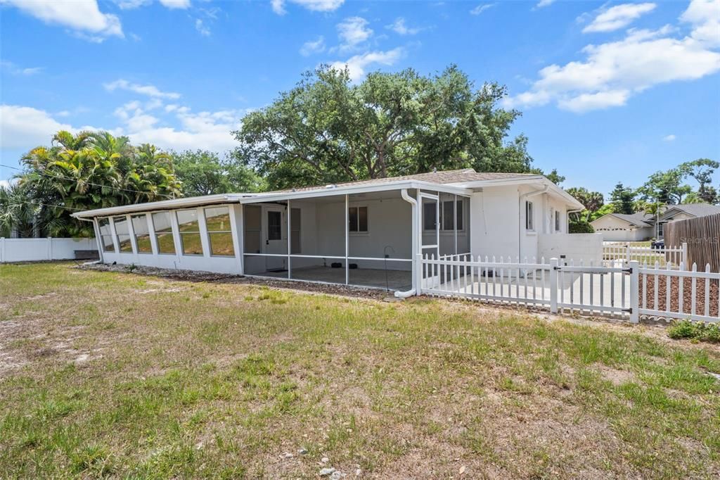Activo con contrato: $299,999 (2 camas, 2 baños, 1221 Pies cuadrados)