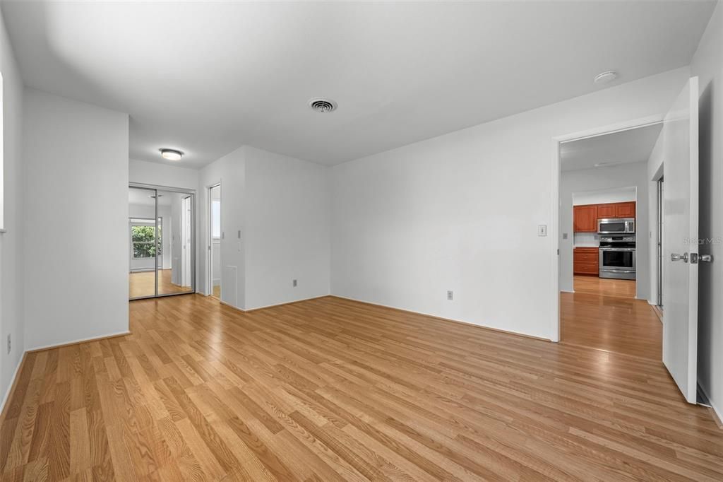 Activo con contrato: $299,999 (2 camas, 2 baños, 1221 Pies cuadrados)