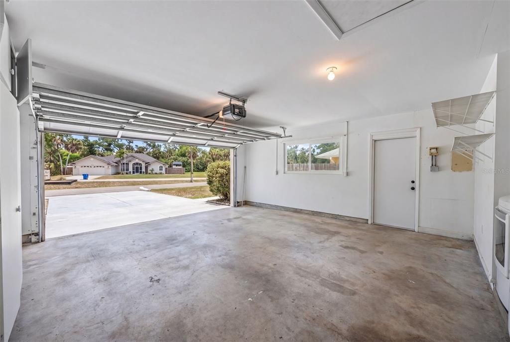 Activo con contrato: $299,999 (2 camas, 2 baños, 1221 Pies cuadrados)
