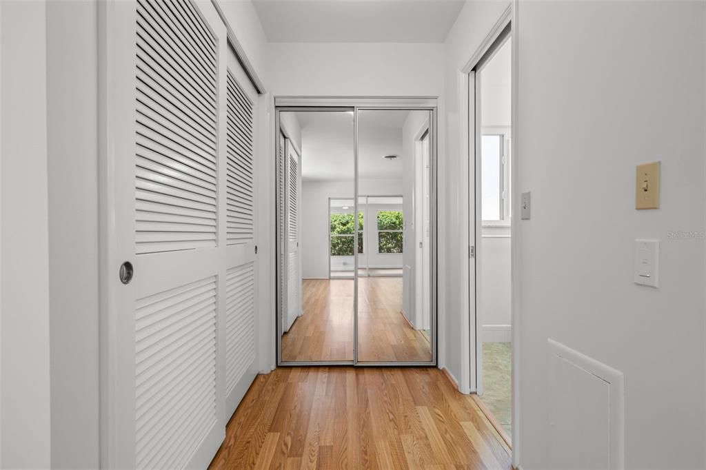 Activo con contrato: $299,999 (2 camas, 2 baños, 1221 Pies cuadrados)