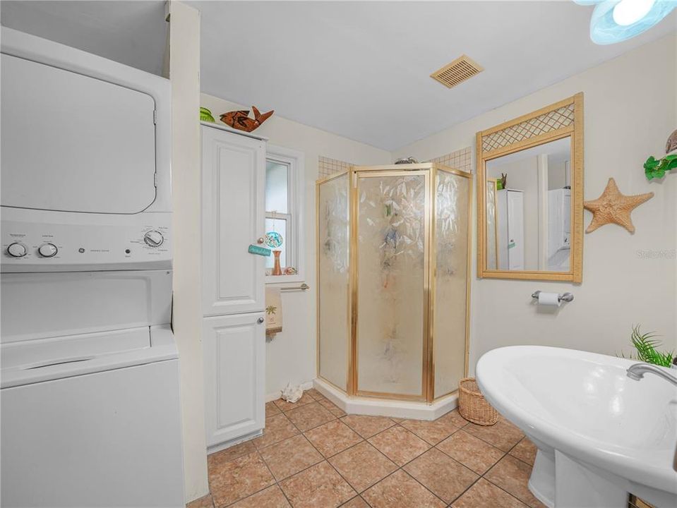 For Sale: $168,000 (1 beds, 1 baths, 708 Square Feet)