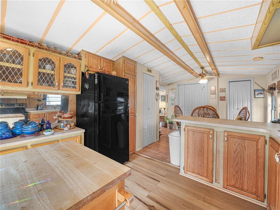 For Sale: $168,000 (1 beds, 1 baths, 708 Square Feet)