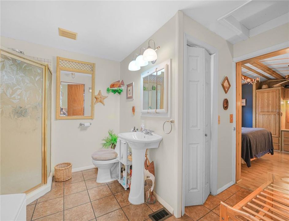 For Sale: $168,000 (1 beds, 1 baths, 708 Square Feet)