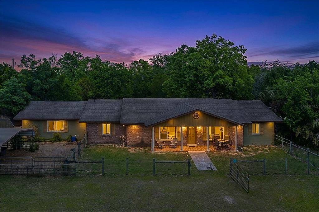 Vendido Recientemente: $589,000 (4 camas, 2 baños, 3306 Pies cuadrados)