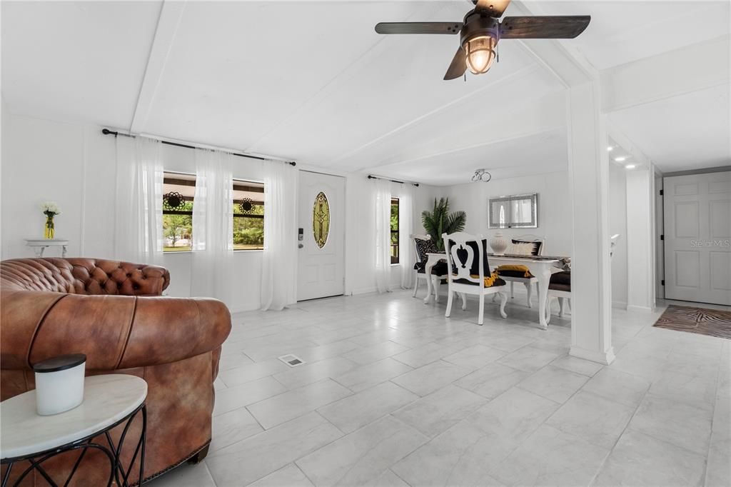 En Venta: $239,800 (3 camas, 2 baños, 1200 Pies cuadrados)