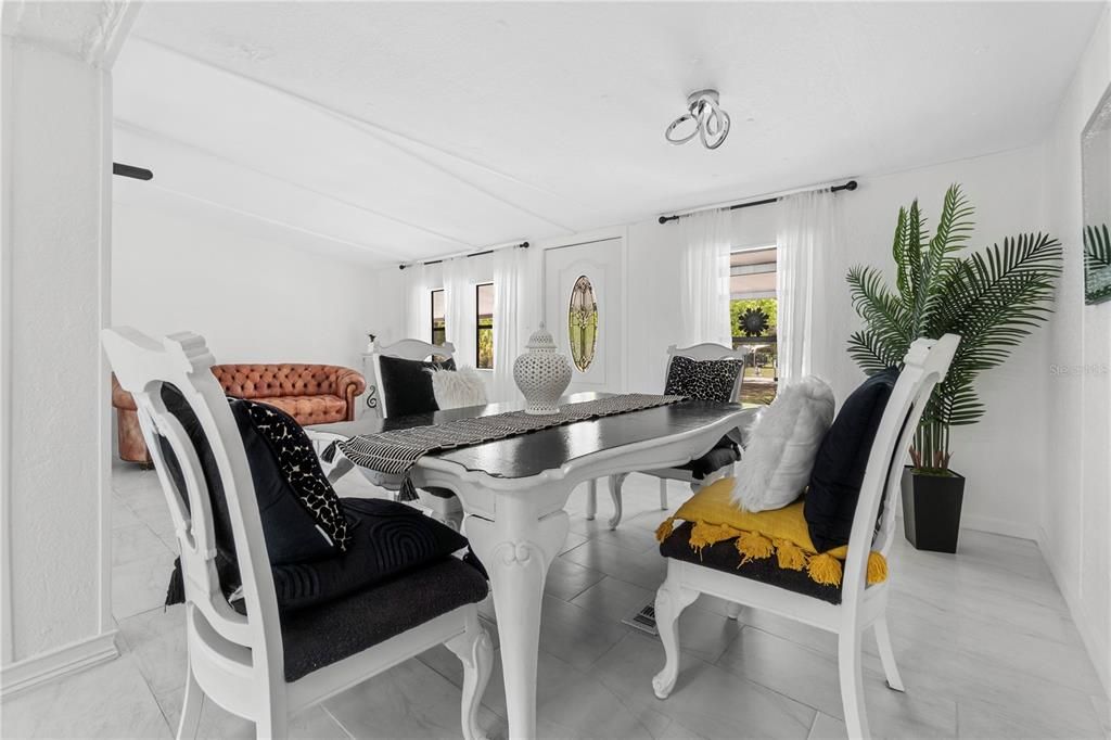 En Venta: $239,800 (3 camas, 2 baños, 1200 Pies cuadrados)