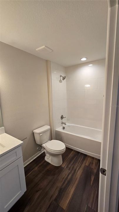 Activo con contrato: $264,400 (3 camas, 2 baños, 1384 Pies cuadrados)