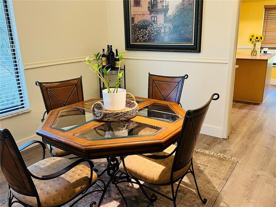 For Sale: $290,000 (2 beds, 2 baths, 1260 Square Feet)