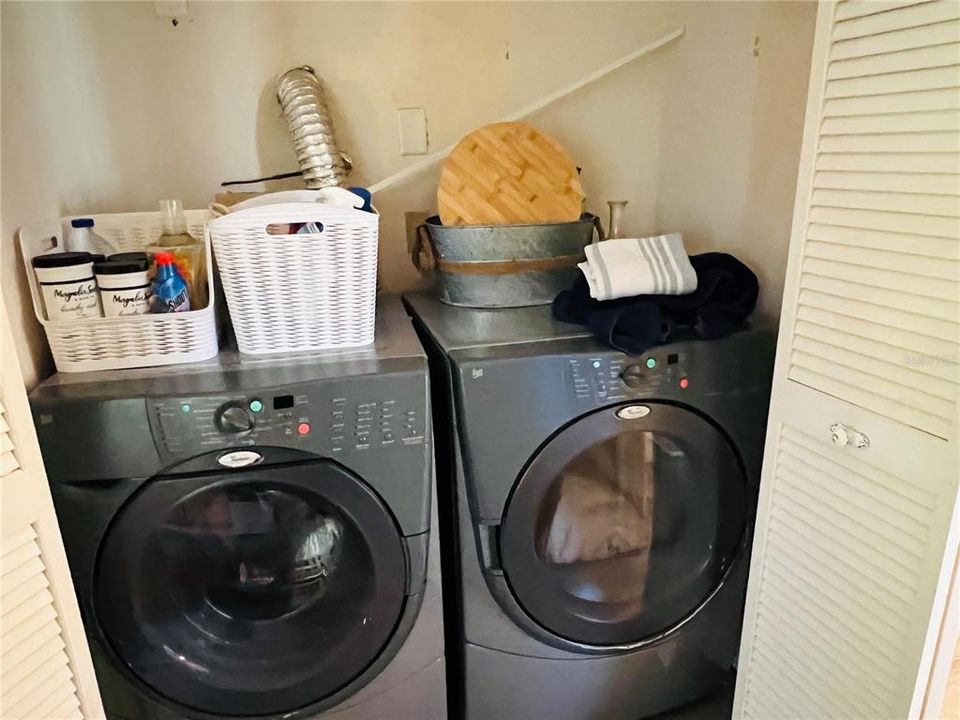 For Sale: $290,000 (2 beds, 2 baths, 1260 Square Feet)