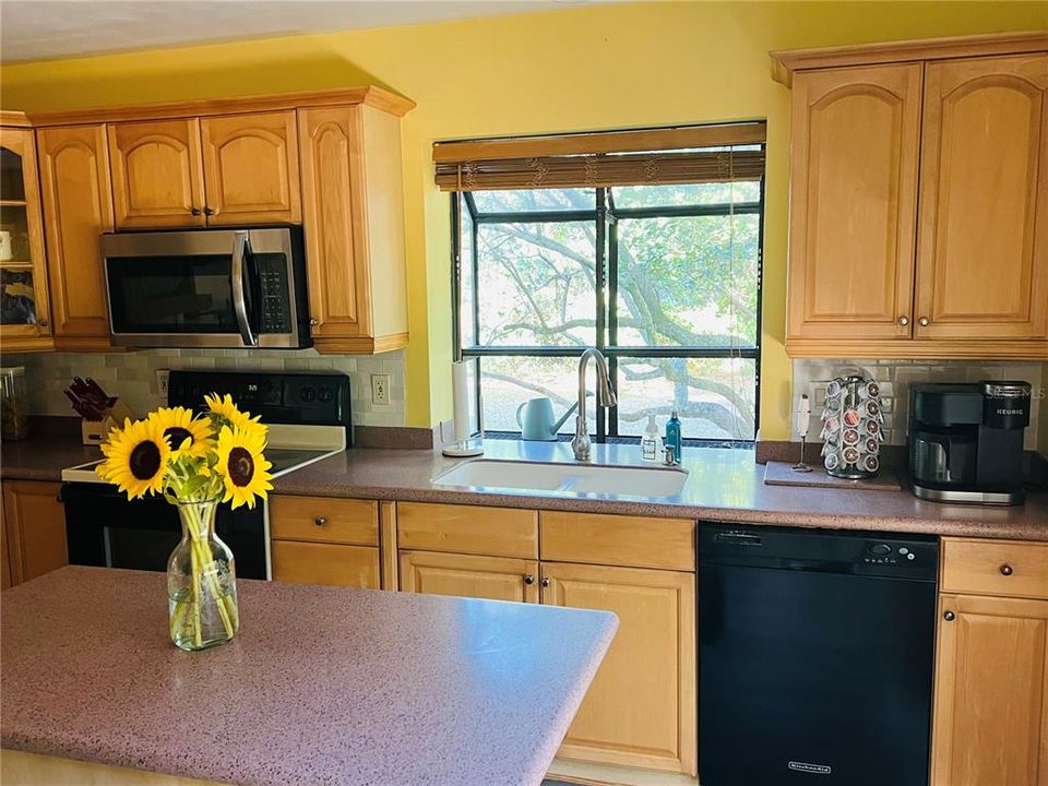 For Sale: $290,000 (2 beds, 2 baths, 1260 Square Feet)