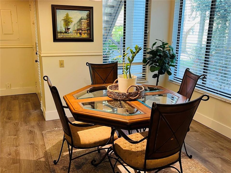 For Sale: $290,000 (2 beds, 2 baths, 1260 Square Feet)