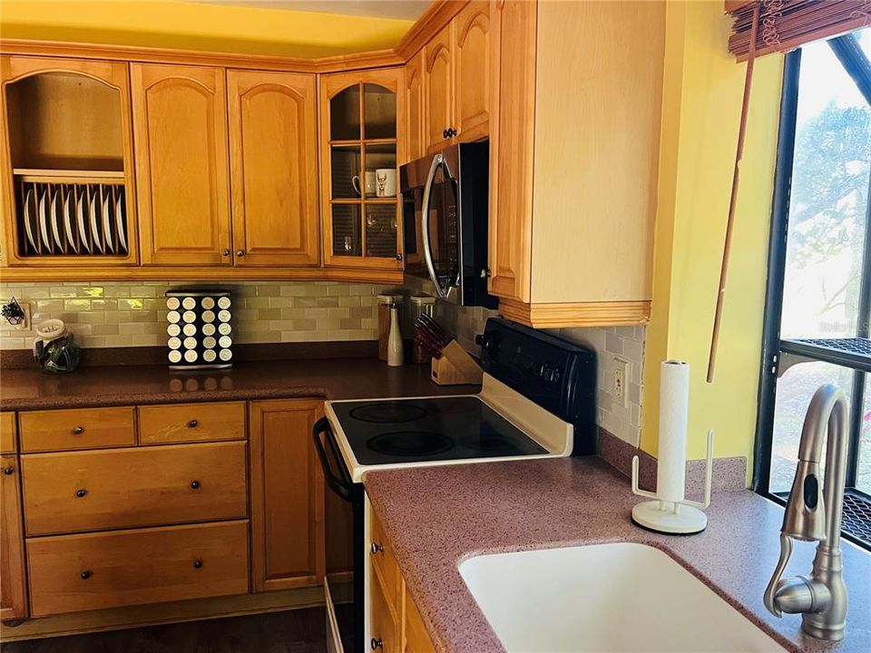 For Sale: $290,000 (2 beds, 2 baths, 1260 Square Feet)
