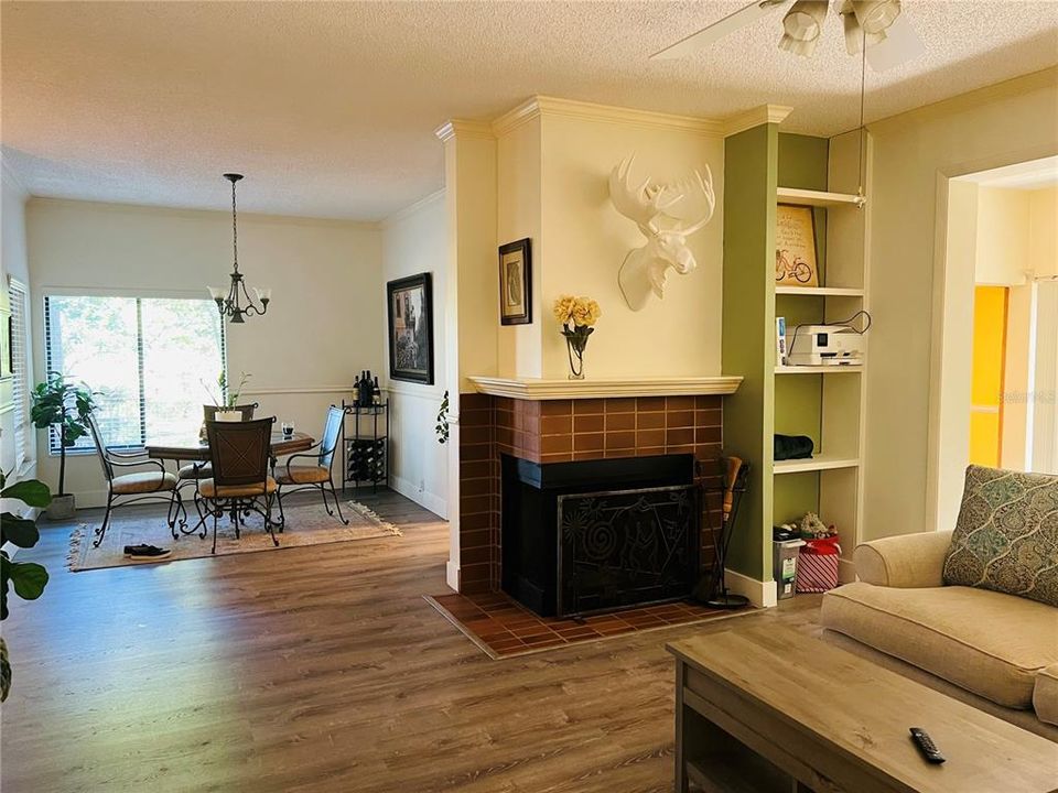 For Sale: $290,000 (2 beds, 2 baths, 1260 Square Feet)