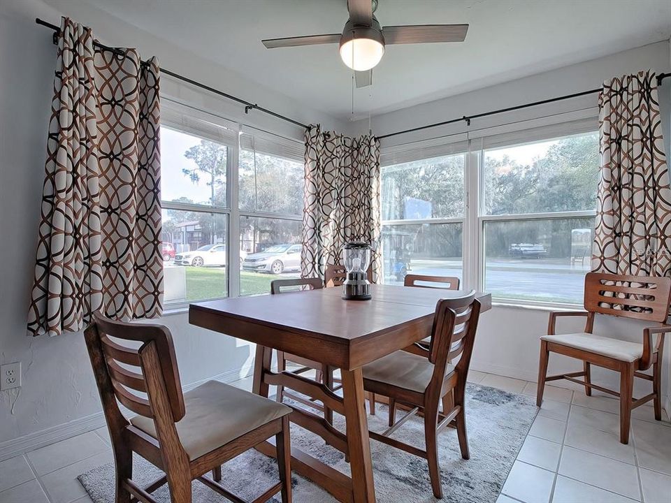 For Sale: $115,000 (1 beds, 1 baths, 900 Square Feet)