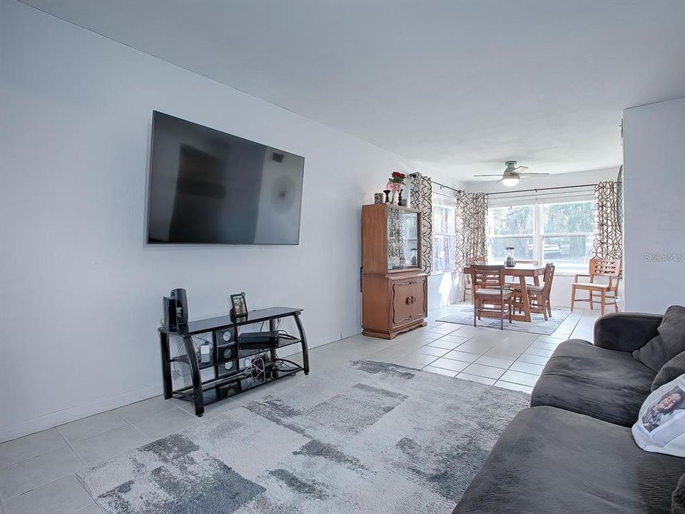 For Sale: $115,000 (1 beds, 1 baths, 900 Square Feet)