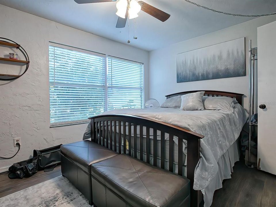 For Sale: $115,000 (1 beds, 1 baths, 900 Square Feet)