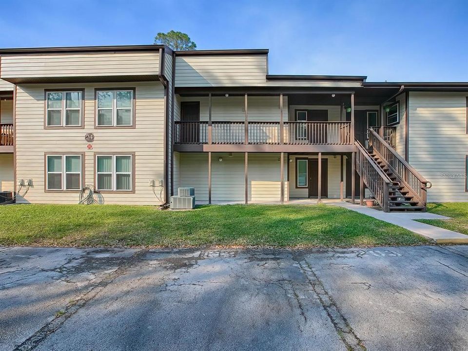 For Sale: $115,000 (1 beds, 1 baths, 900 Square Feet)