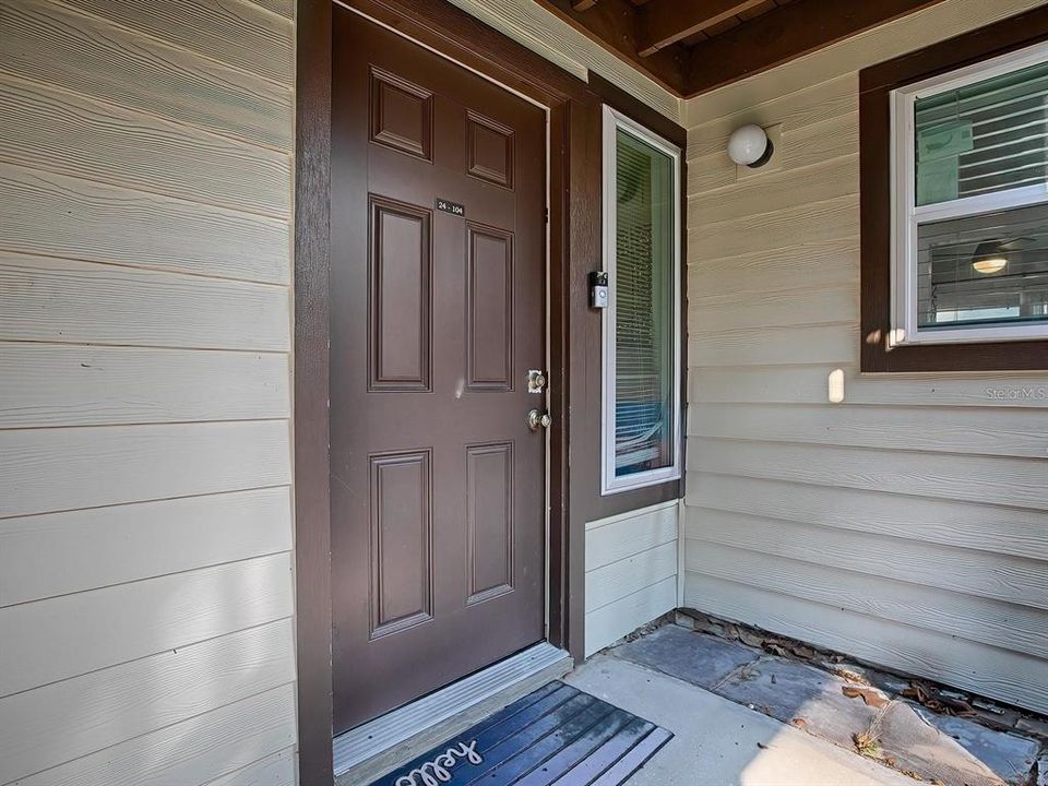 For Sale: $115,000 (1 beds, 1 baths, 900 Square Feet)