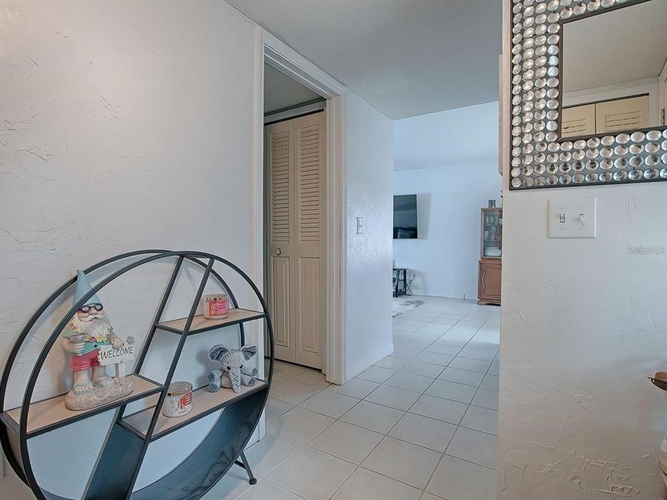 For Sale: $115,000 (1 beds, 1 baths, 900 Square Feet)