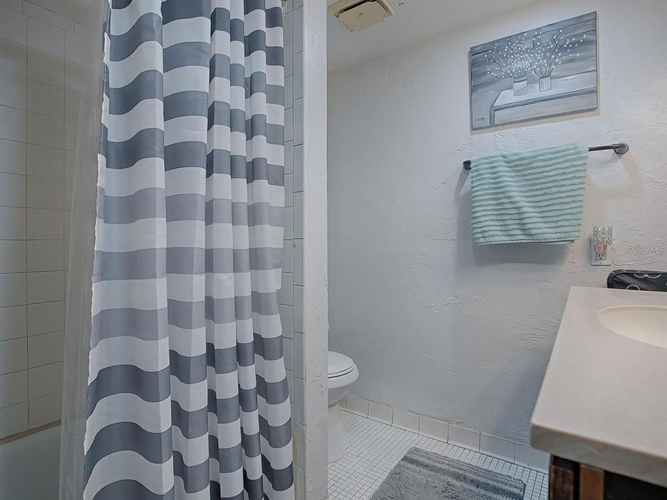 For Sale: $115,000 (1 beds, 1 baths, 900 Square Feet)