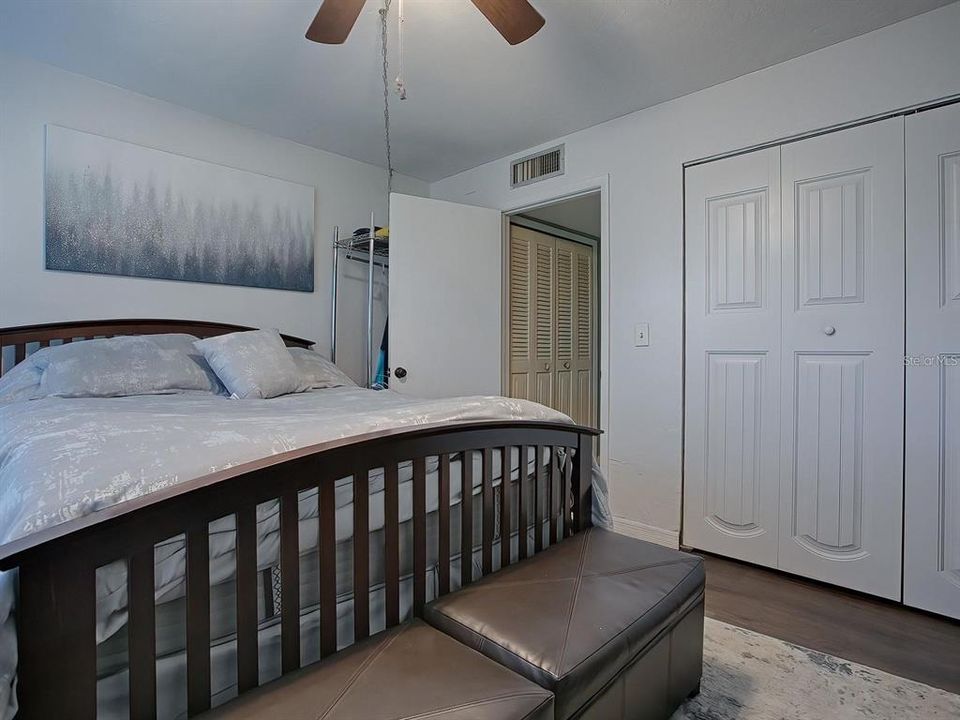 For Sale: $115,000 (1 beds, 1 baths, 900 Square Feet)