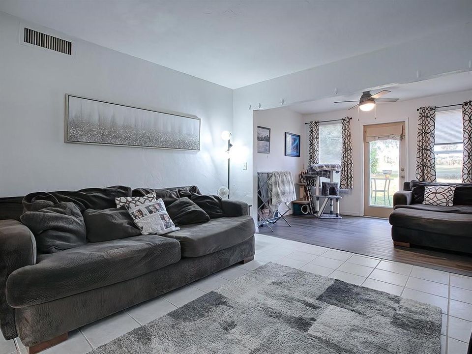 For Sale: $115,000 (1 beds, 1 baths, 900 Square Feet)
