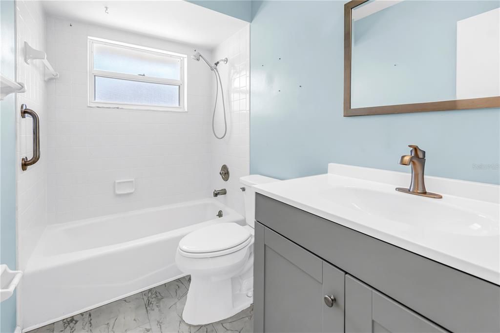 Active With Contract: $2,950 (2 beds, 2 baths, 1454 Square Feet)