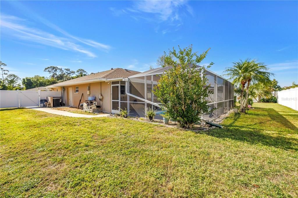 Active With Contract: $2,950 (2 beds, 2 baths, 1454 Square Feet)