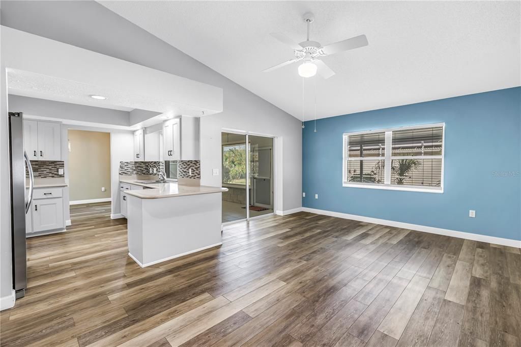 Active With Contract: $2,950 (2 beds, 2 baths, 1454 Square Feet)