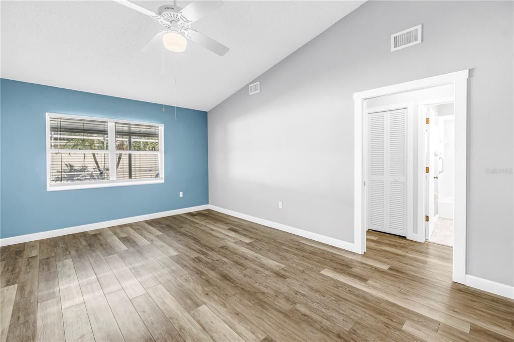 Active With Contract: $2,950 (2 beds, 2 baths, 1454 Square Feet)