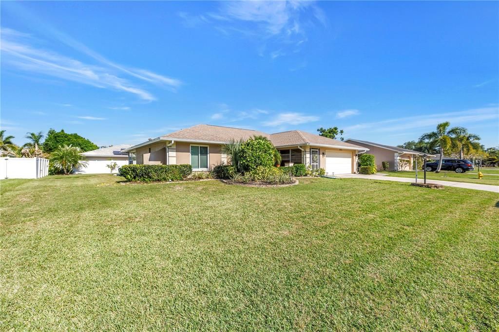 Active With Contract: $2,950 (2 beds, 2 baths, 1454 Square Feet)