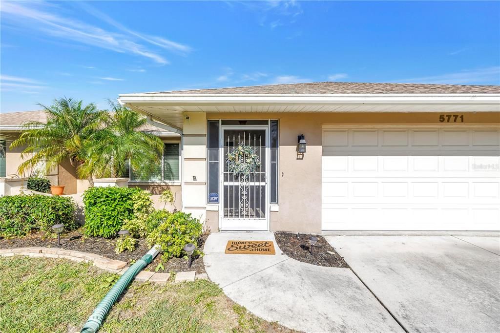 Active With Contract: $2,950 (2 beds, 2 baths, 1454 Square Feet)