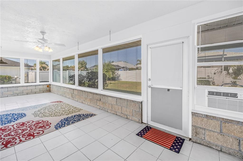 Active With Contract: $2,950 (2 beds, 2 baths, 1454 Square Feet)