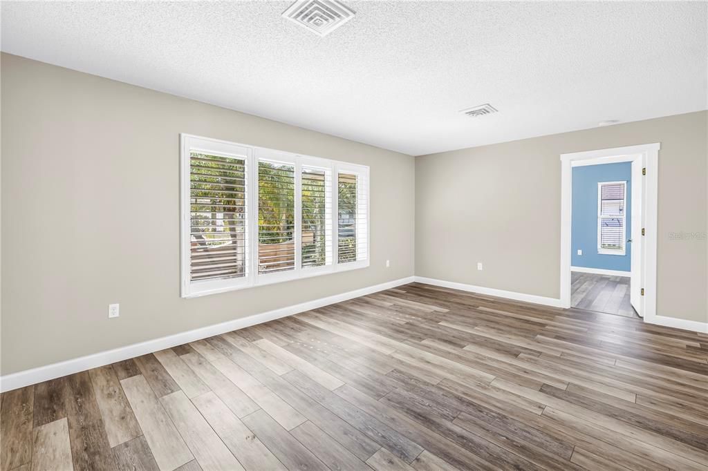 Active With Contract: $2,950 (2 beds, 2 baths, 1454 Square Feet)