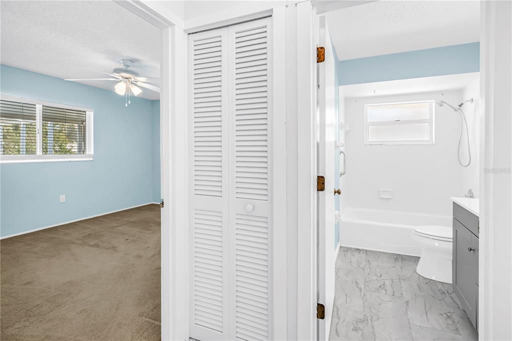 Active With Contract: $2,950 (2 beds, 2 baths, 1454 Square Feet)