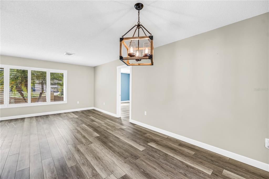 Active With Contract: $2,950 (2 beds, 2 baths, 1454 Square Feet)
