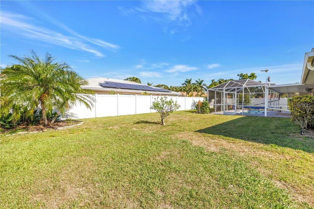 Active With Contract: $2,950 (2 beds, 2 baths, 1454 Square Feet)