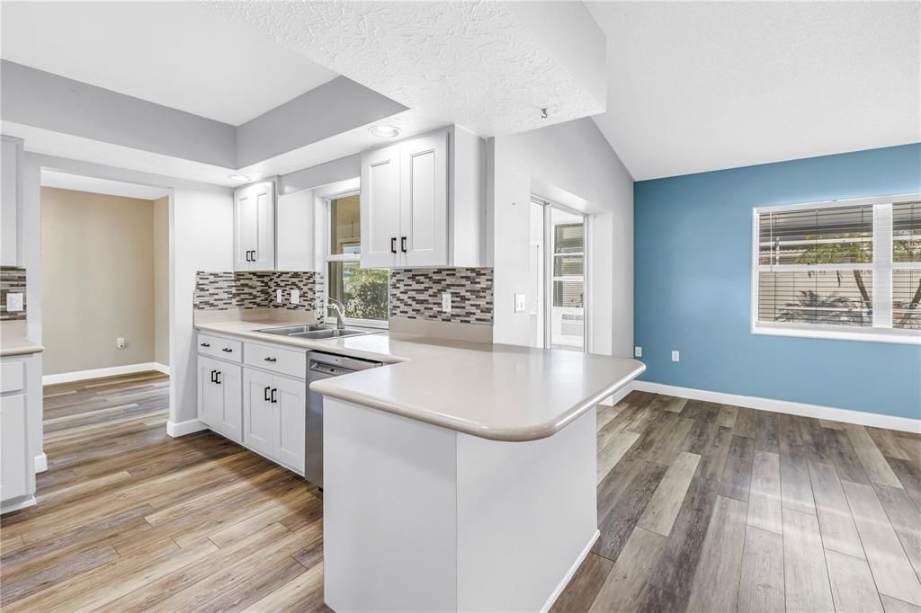 Active With Contract: $2,950 (2 beds, 2 baths, 1454 Square Feet)