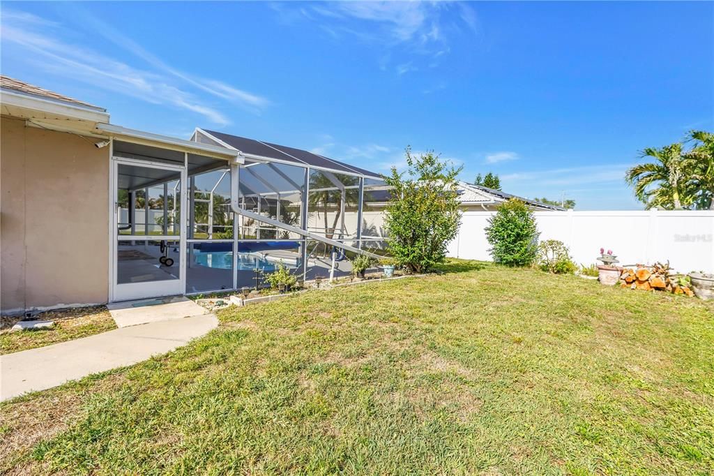 Active With Contract: $2,950 (2 beds, 2 baths, 1454 Square Feet)