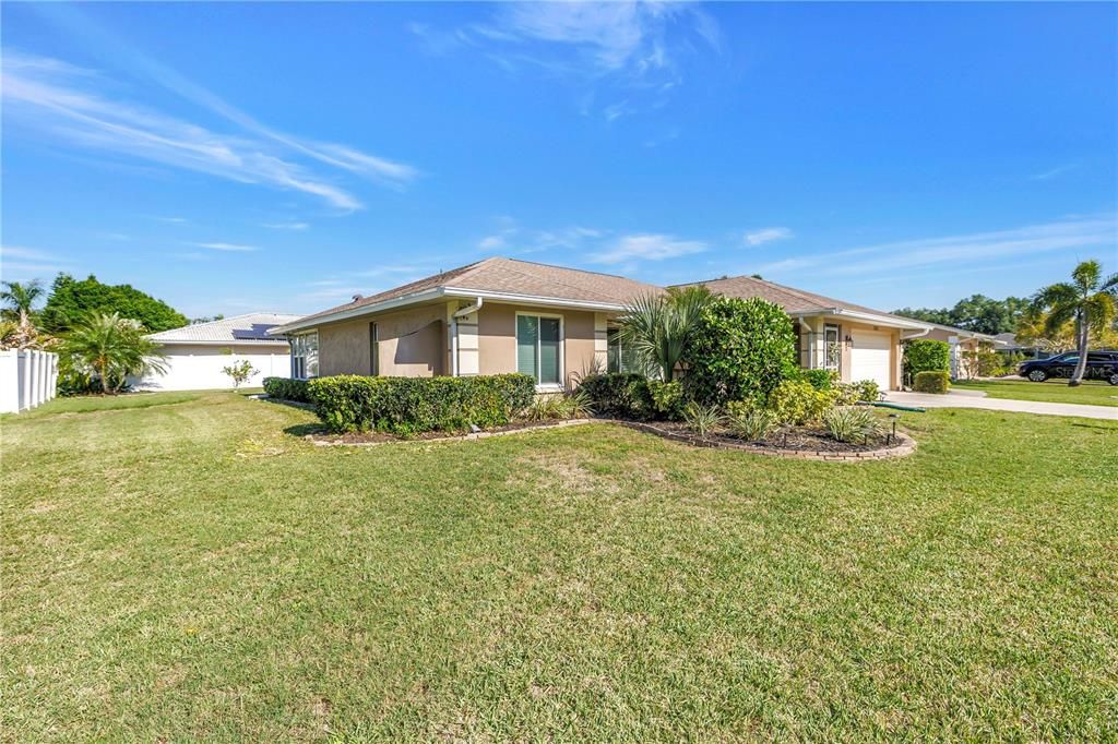 Active With Contract: $2,950 (2 beds, 2 baths, 1454 Square Feet)