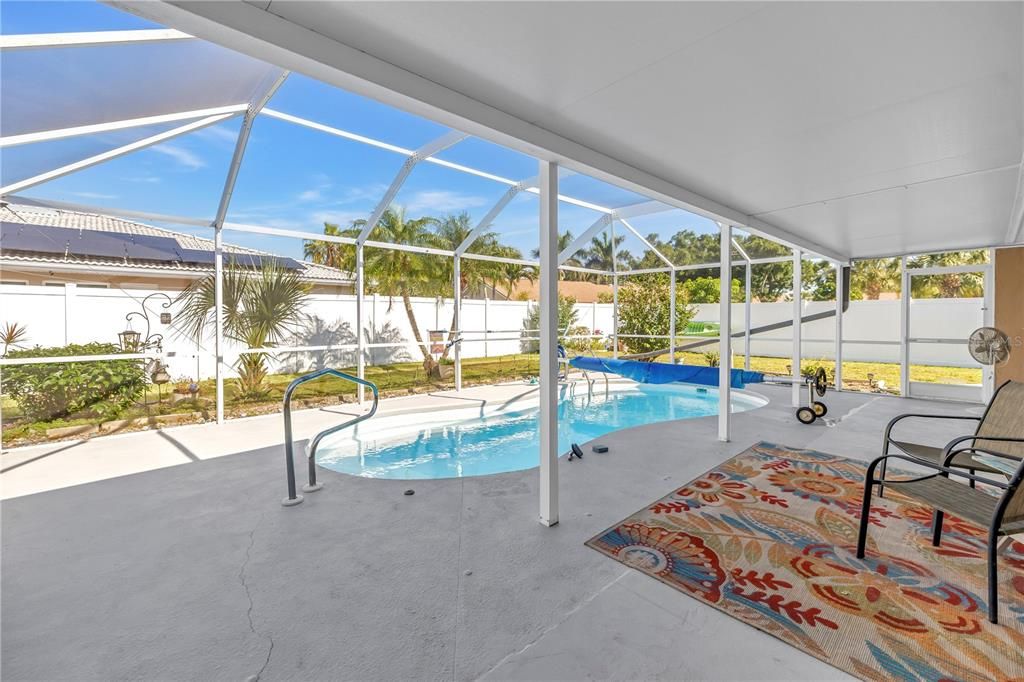 Active With Contract: $2,950 (2 beds, 2 baths, 1454 Square Feet)