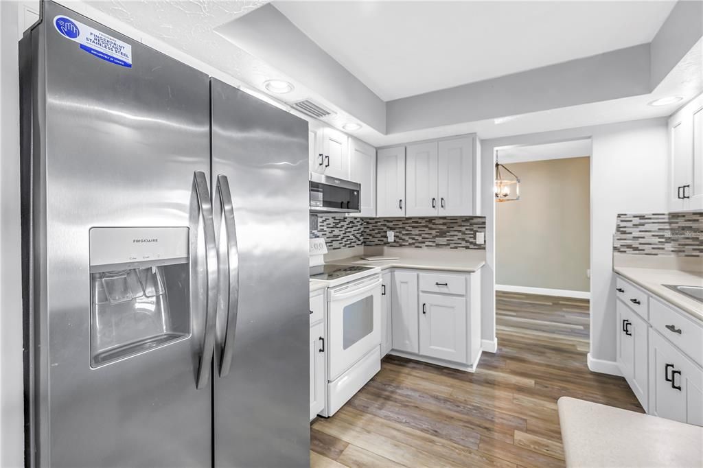 Active With Contract: $2,950 (2 beds, 2 baths, 1454 Square Feet)