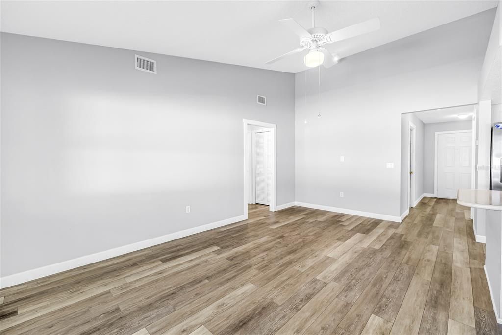 Active With Contract: $2,950 (2 beds, 2 baths, 1454 Square Feet)