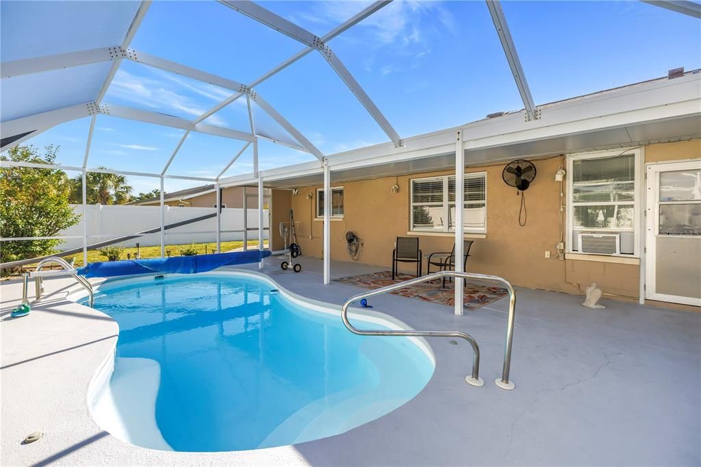Active With Contract: $2,950 (2 beds, 2 baths, 1454 Square Feet)