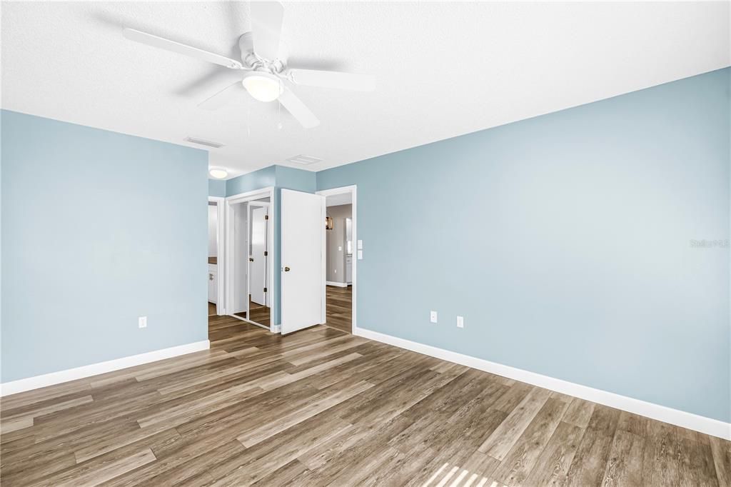 Active With Contract: $2,950 (2 beds, 2 baths, 1454 Square Feet)
