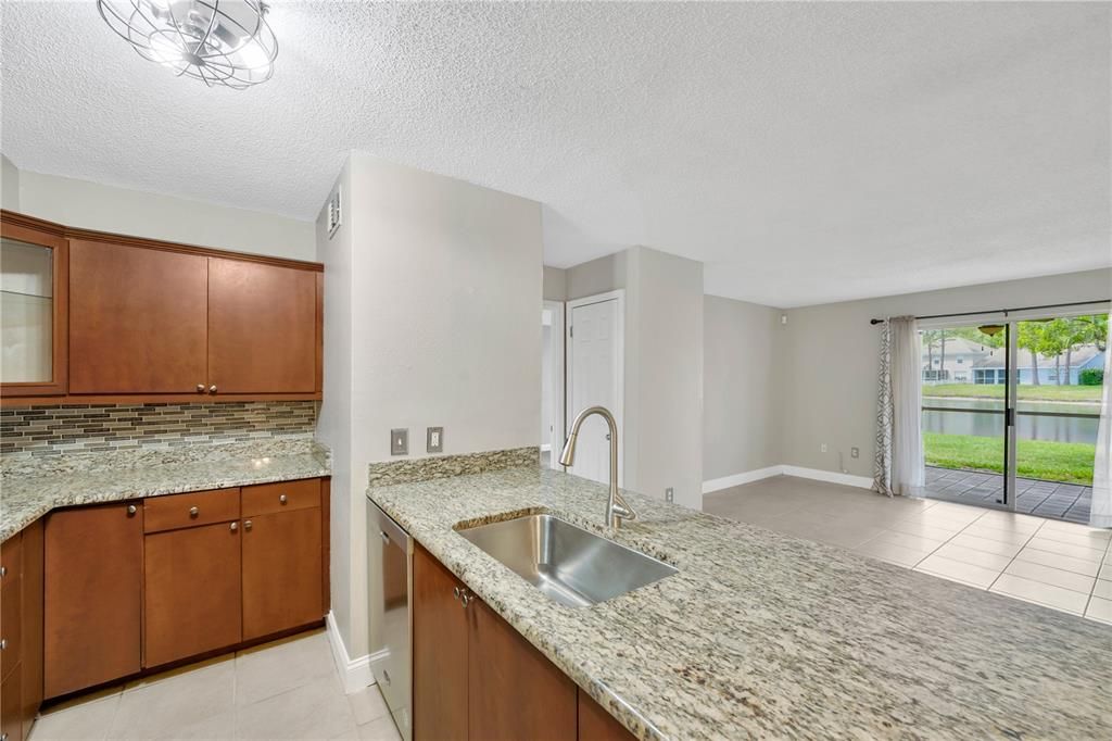 En Venta: $169,900 (3 camas, 2 baños, 1274 Pies cuadrados)