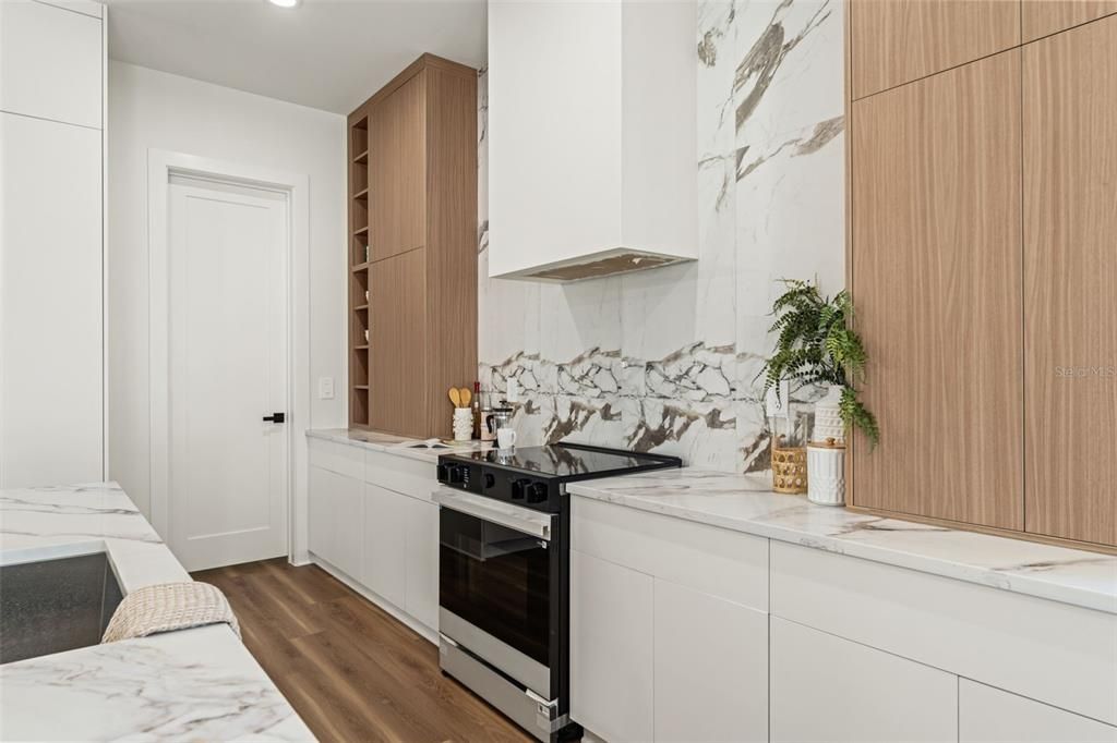 En Venta: $950,000 (4 camas, 3 baños, 2698 Pies cuadrados)