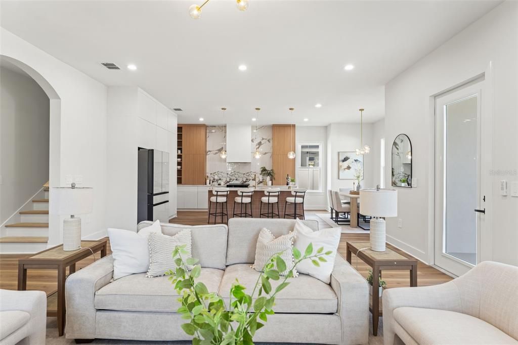 En Venta: $950,000 (4 camas, 3 baños, 2698 Pies cuadrados)